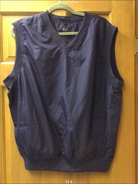 Acuity Dark Navy V-Neck Sleeveless Windproof Shell Vest. Size M